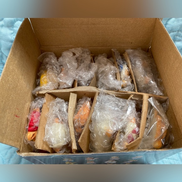 NIB Bears of the Month Magnets by Lloyds of London. Rare Vintage Item. - Picture 6 of 8